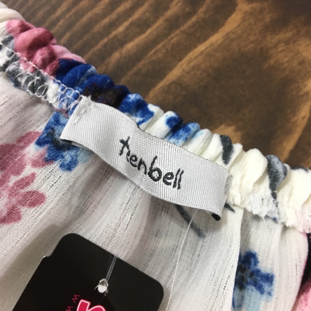 TeenBell | Off Shoulder Blouse Floral Pattern - Picture 7 of 7